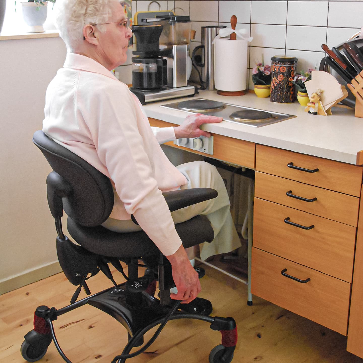 Stol med hjul og bremse aeldre amputation 1 1