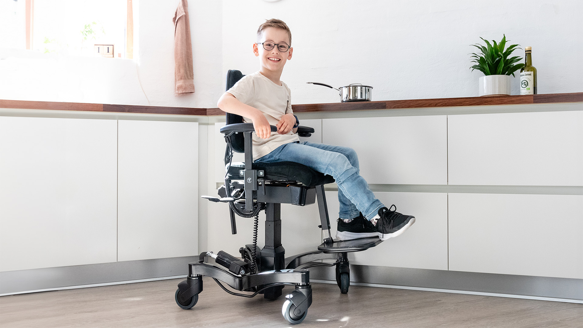 vela-tango-600es-kitchen-low-angle-1920x1080_id008