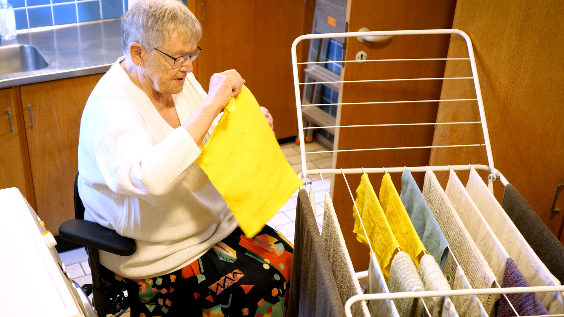 VELA-stolen-hjaelper-borger-3_id030